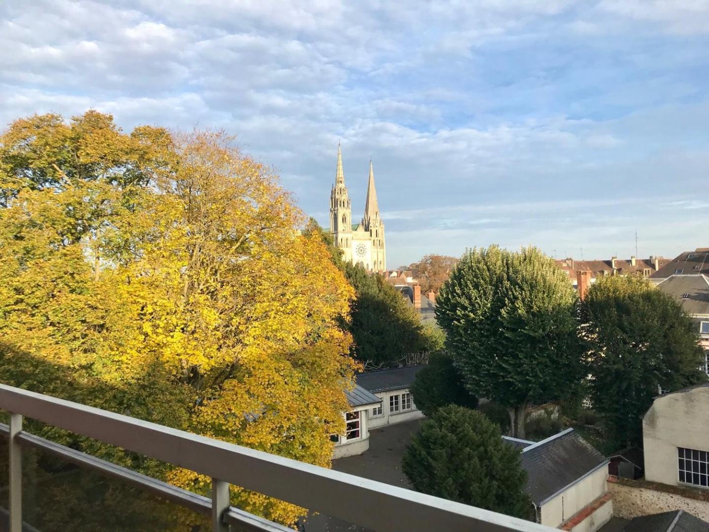 Appartement Avec Parking Et Balcon Vue Cathedrale ชาร์ตร ภายนอก รูปภาพ